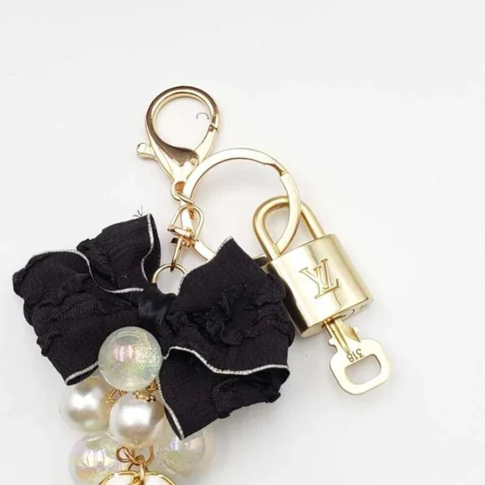 Authentic Louis Vuitton Padlock & Key Gold ✨Unbranded Flower Bag Charm Keychain - Picture 5 of 7